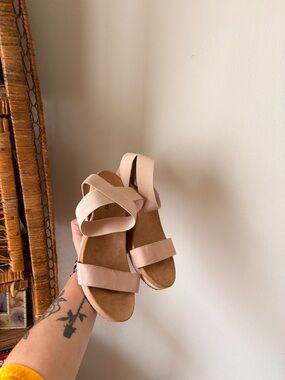 Women's Elastic Strap Sandals in Blush Pink